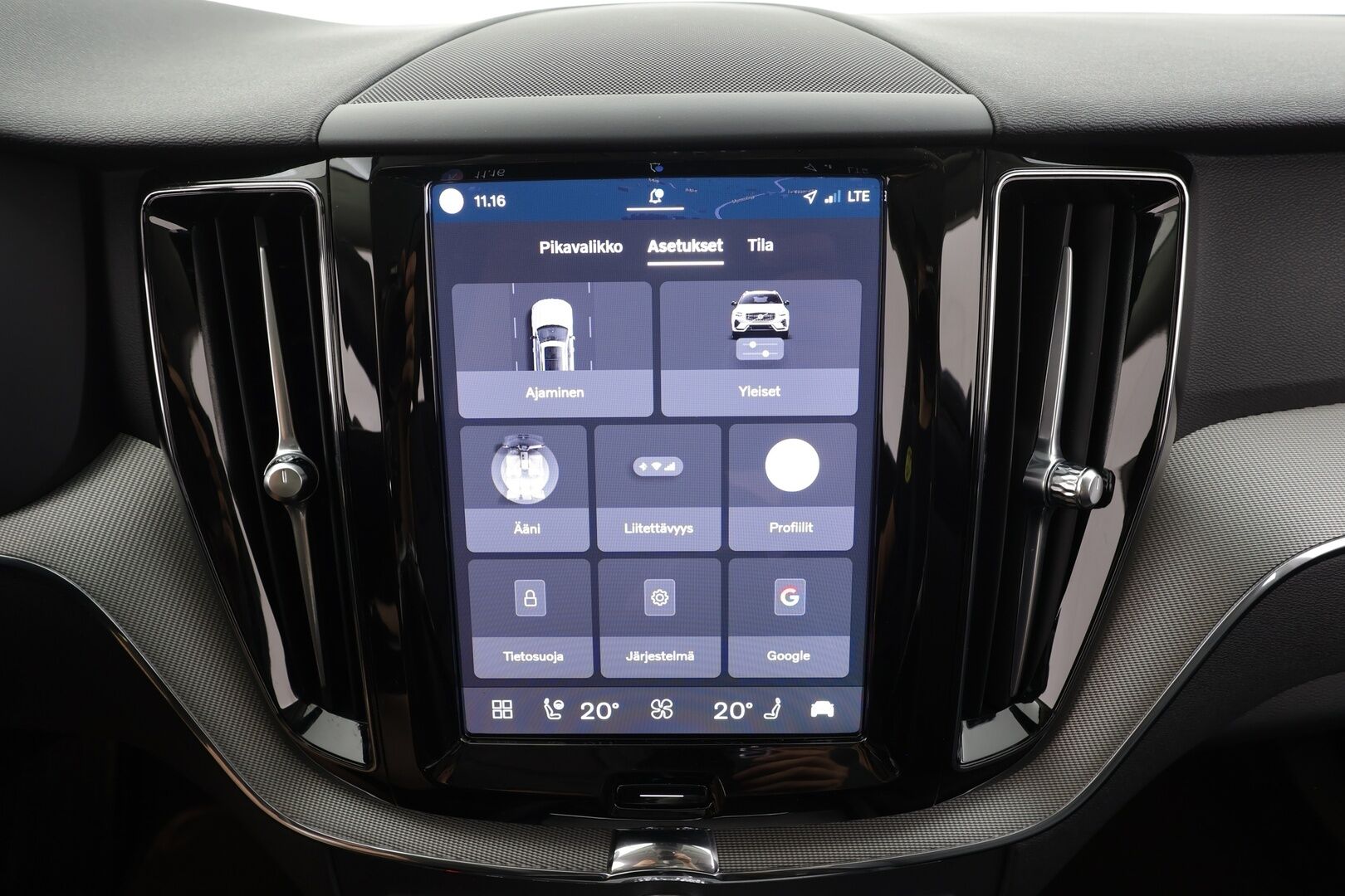 Volvo XC60 2024 T6 AWD Long Range Plus Dark aut - | Pilot assist | Koukku | Webasto | Muistipenkit | Panorama | Sporttinahat | P.Kamera | High Performance audio | Keyless | 1.Om Suomi-auto | Kahdet renkaat | Merkkihuollettu |