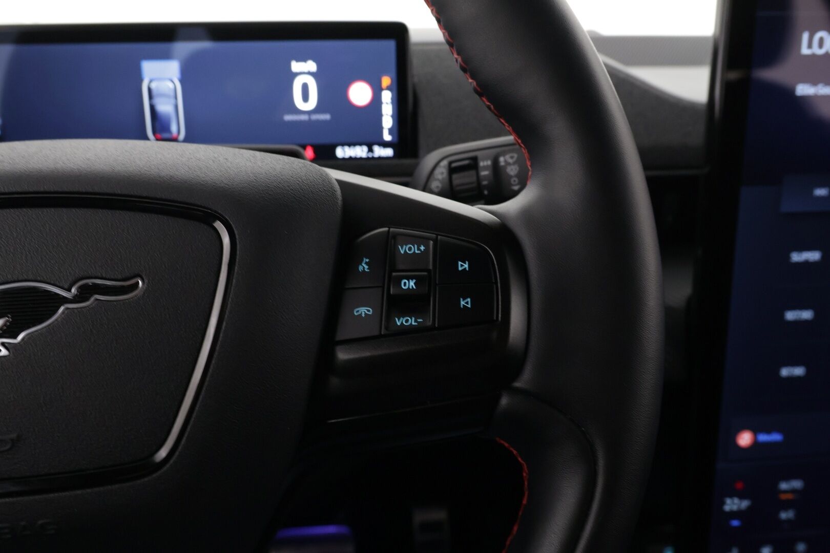 Ford Mustang 2022 75kWh 269hv AWD 5-ovinen / Tech Pack / Acc / Nahkasisusta / B&O / Merkkihuollettu / - *Tästä Komea perheauto hyvillä varusteilla ja pienillä kilsoilla!*