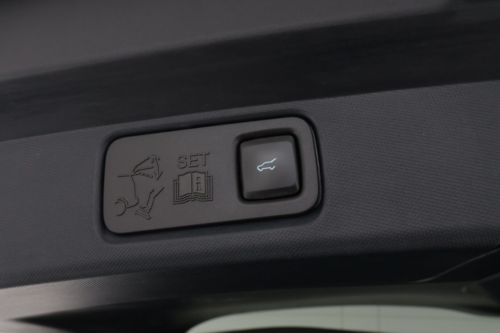 Ford Mustang 2022 75kWh 269hv AWD 5-ovinen / Tech Pack / Acc / Nahkasisusta / B&O / Merkkihuollettu / - *Tästä Komea perheauto hyvillä varusteilla ja pienillä kilsoilla!*