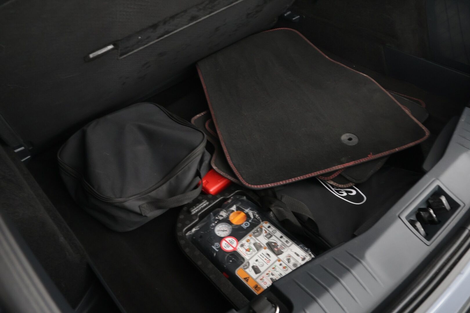 Ford Mustang 2022 75kWh 269hv AWD 5-ovinen / Tech Pack / Acc / Nahkasisusta / B&O / Merkkihuollettu / - *Tästä Komea perheauto hyvillä varusteilla ja pienillä kilsoilla!*