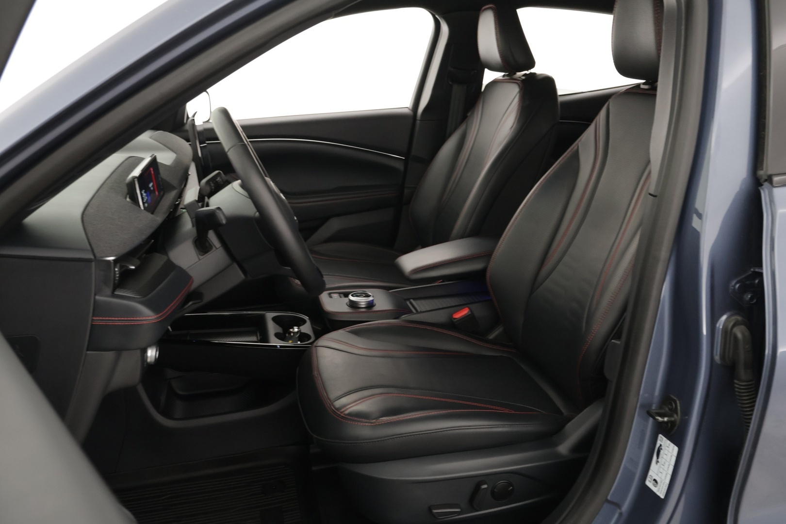 Ford Mustang 2022 75kWh 269hv AWD 5-ovinen / Tech Pack / Acc / Nahkasisusta / B&O / Merkkihuollettu / - *Tästä Komea perheauto hyvillä varusteilla ja pienillä kilsoilla!*