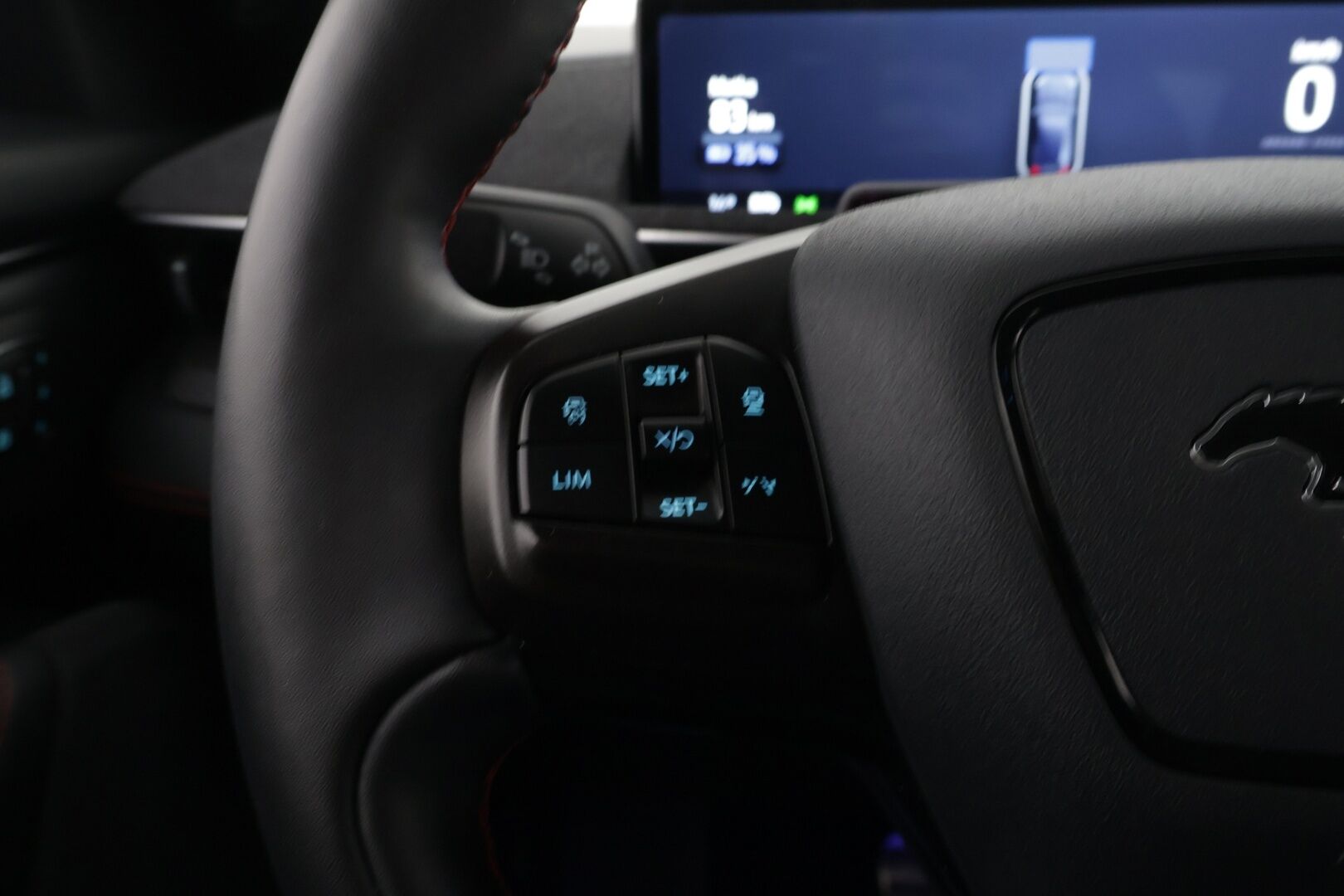 Ford Mustang 2022 75kWh 269hv AWD 5-ovinen / Tech Pack / Acc / Nahkasisusta / B&O / Merkkihuollettu / - *Tästä Komea perheauto hyvillä varusteilla ja pienillä kilsoilla!*