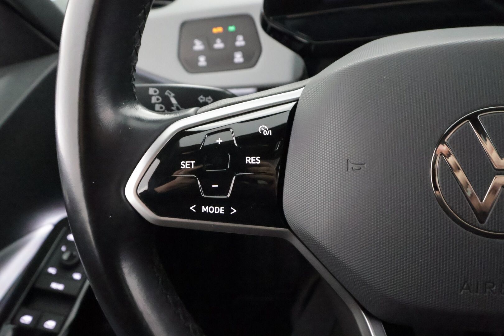 Volkswagen ID.3 2021 1ST Max 150 kW, akku 58 kWh - | ILP | Koukku | Lasikatto | ACC | Matrix-LED | P.Kamera | Hierovat Sporttipenkit | HUD | Kaistavahti | Navi | Keyless | Kahdet renkaat | 