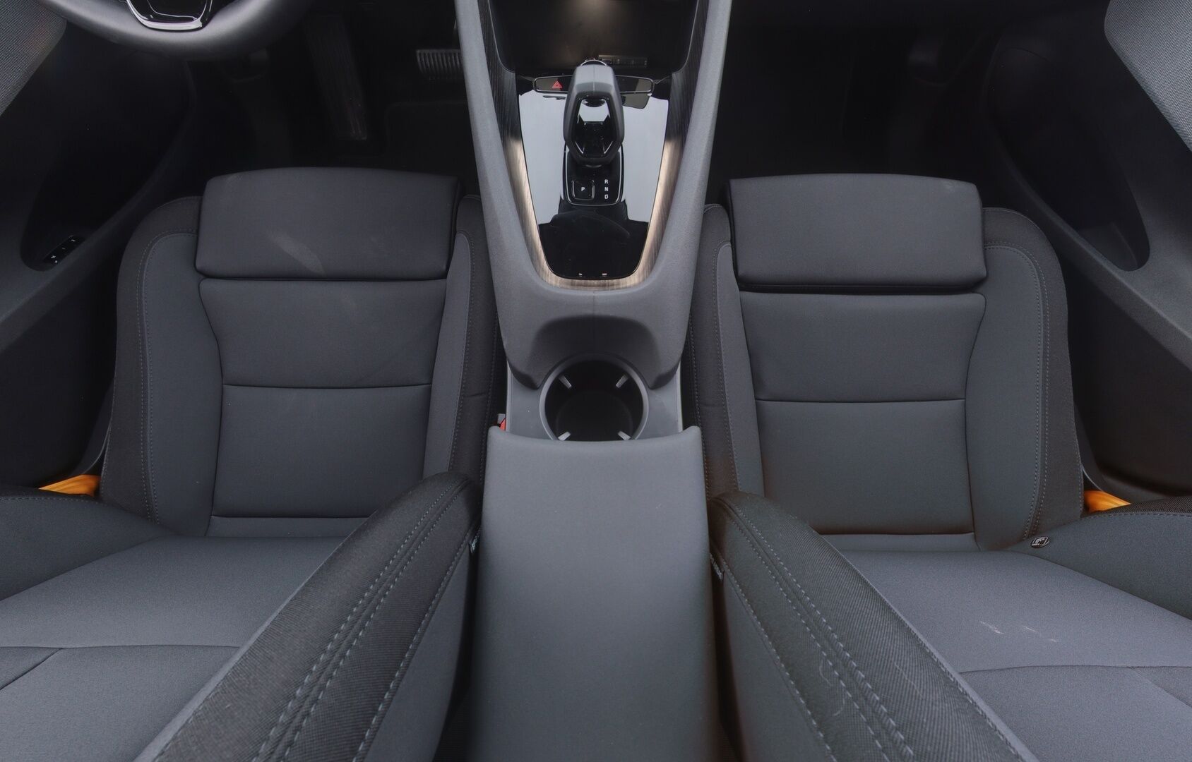 Polestar 2 2021 Performance Long Range Dual Motor 350kW, 78kWh *Pilot assist / H&K / ACC / 360 Kamera / Lasikatto / 2x Vanteet/ Koukku* - *Akkukuntotarkastettu / Kahdet renkaat vantein*