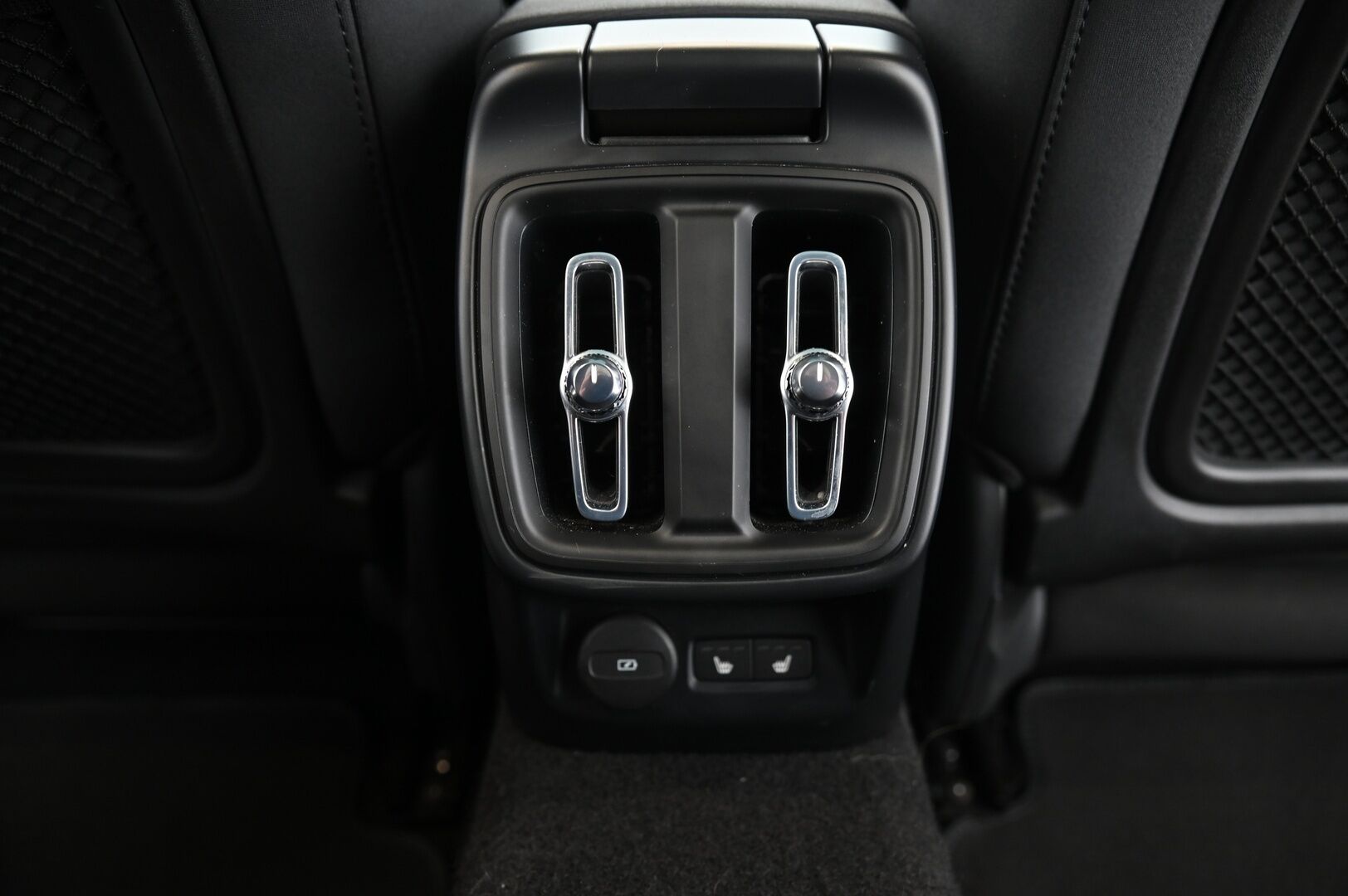 Polestar 2 2021 Performance Long Range Dual Motor 350kW, 78kWh *Pilot assist / H&K / ACC / 360 Kamera / Lasikatto / 2x Vanteet/ Koukku* - *Vetokoukku / Akku kuntotarkastettu / Kahdet renkaat vantein*