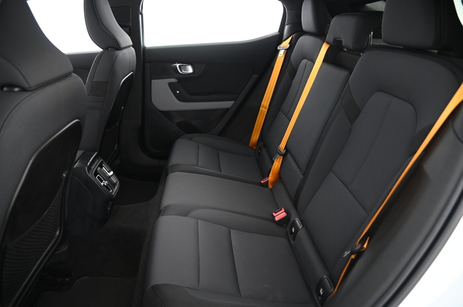 Polestar 2 2021 Performance Long Range Dual Motor 350kW, 78kWh *Pilot assist / H&K / ACC / 360 Kamera / Lasikatto / 2x Vanteet/ Koukku* - *Vetokoukku / Akku kuntotarkastettu / Kahdet renkaat vantein*