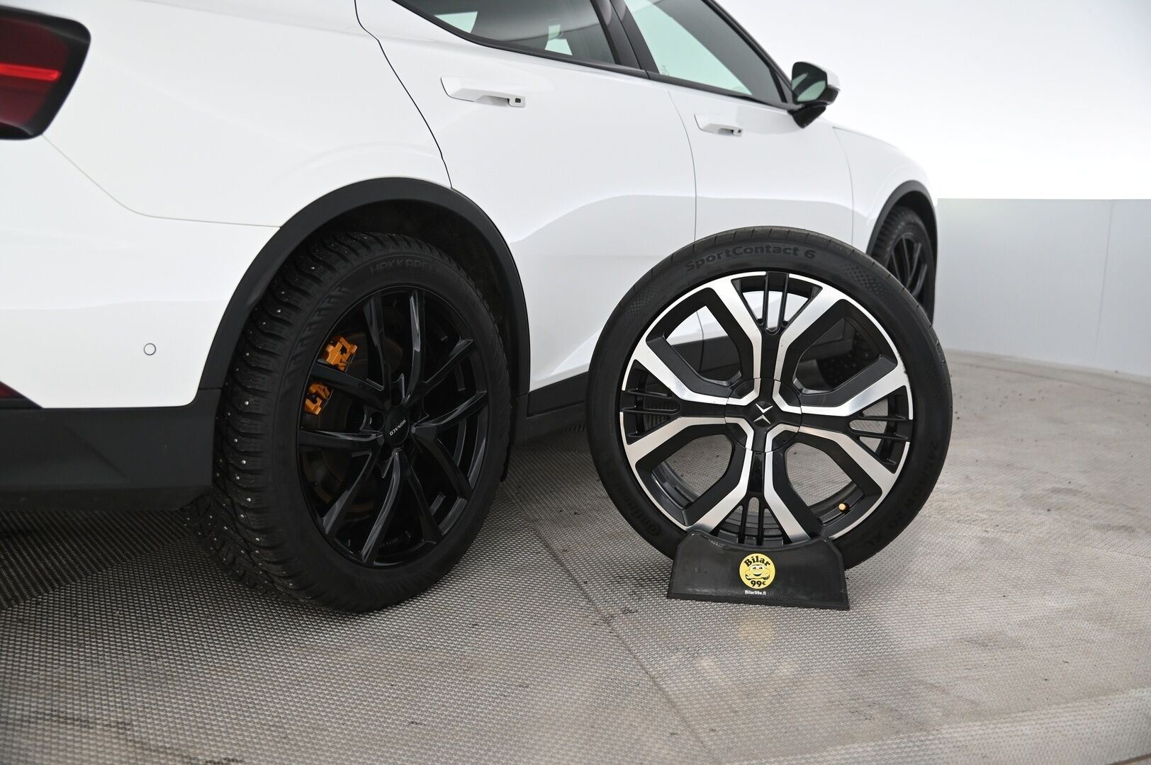 Polestar 2 2021 Performance Long Range Dual Motor 350kW, 78kWh *Pilot assist / H&K / ACC / 360 Kamera / Lasikatto / 2x Vanteet/ Koukku* - *Vetokoukku / Akku kuntotarkastettu / Kahdet renkaat vantein*