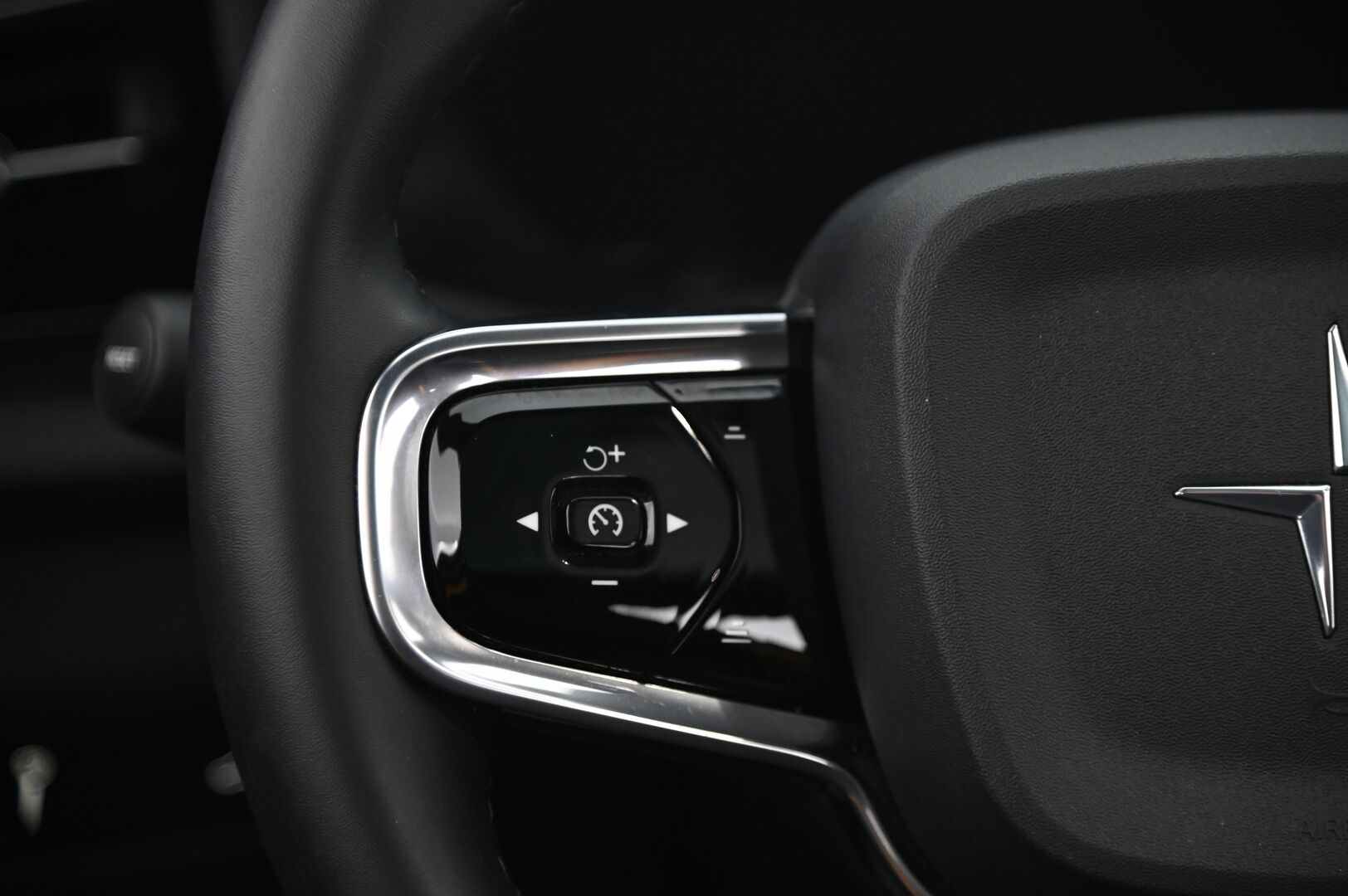 Polestar 2 2021 Performance Long Range Dual Motor 350kW, 78kWh *Pilot assist / H&K / ACC / 360 Kamera / Lasikatto / 2x Vanteet/ Koukku* - *Akkukuntotarkastettu / Kahdet renkaat vantein*