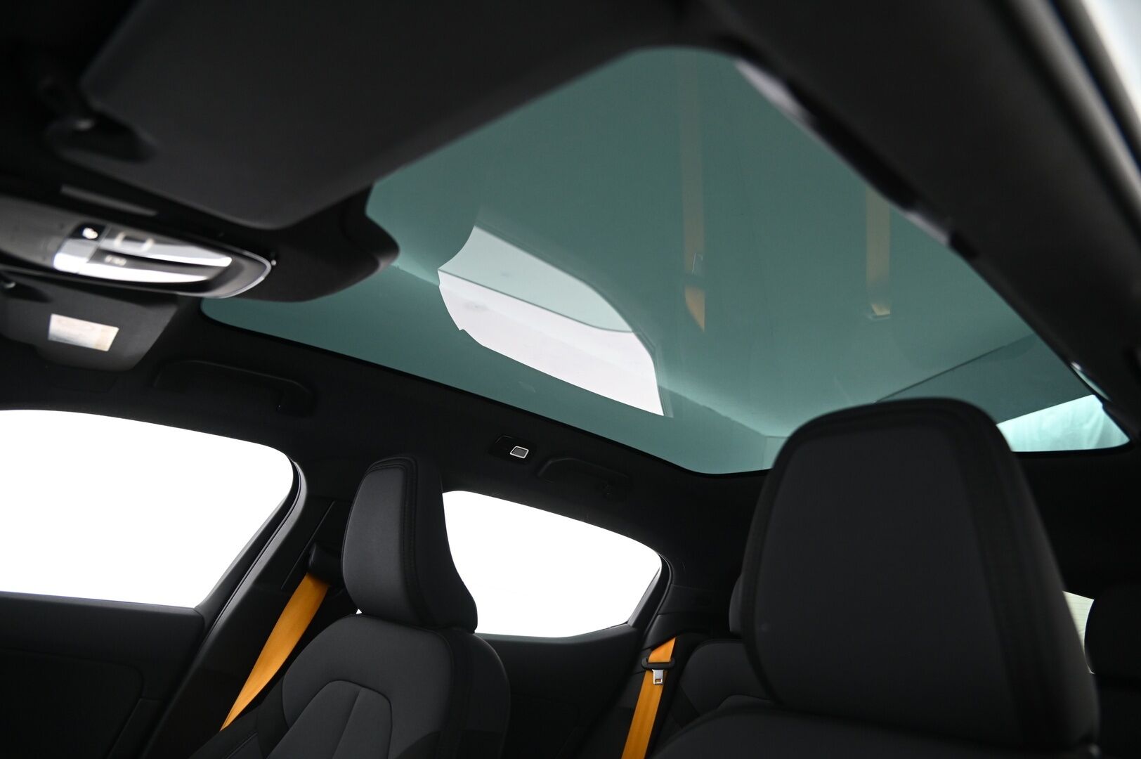 Polestar 2 2021 Performance Long Range Dual Motor 350kW, 78kWh *Pilot assist / H&K / ACC / 360 Kamera / Lasikatto / 2x Vanteet/ Koukku* - *Akkukuntotarkastettu / Kahdet renkaat vantein*