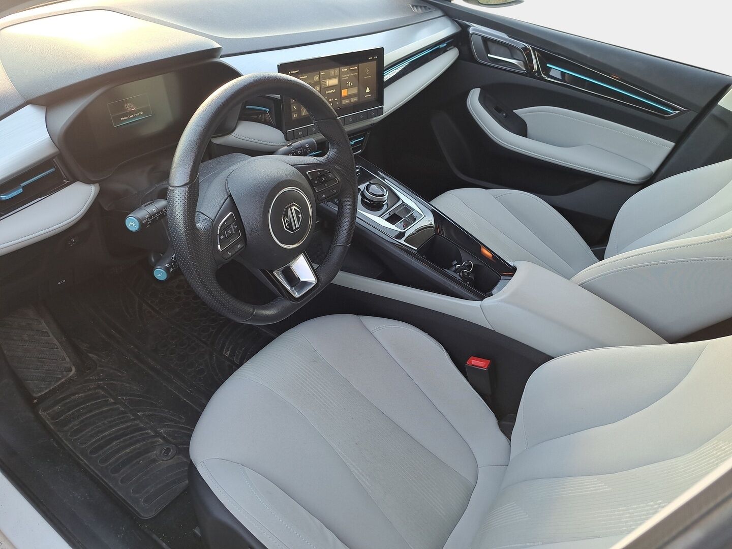 MG MG5 2022 Comfort SR - | Adaptiivinen vakionopeudensäädin | Peruutuskamera | Keyless | Apple&AndroidAuto | LED | 2x Renkaat ja vanteet |