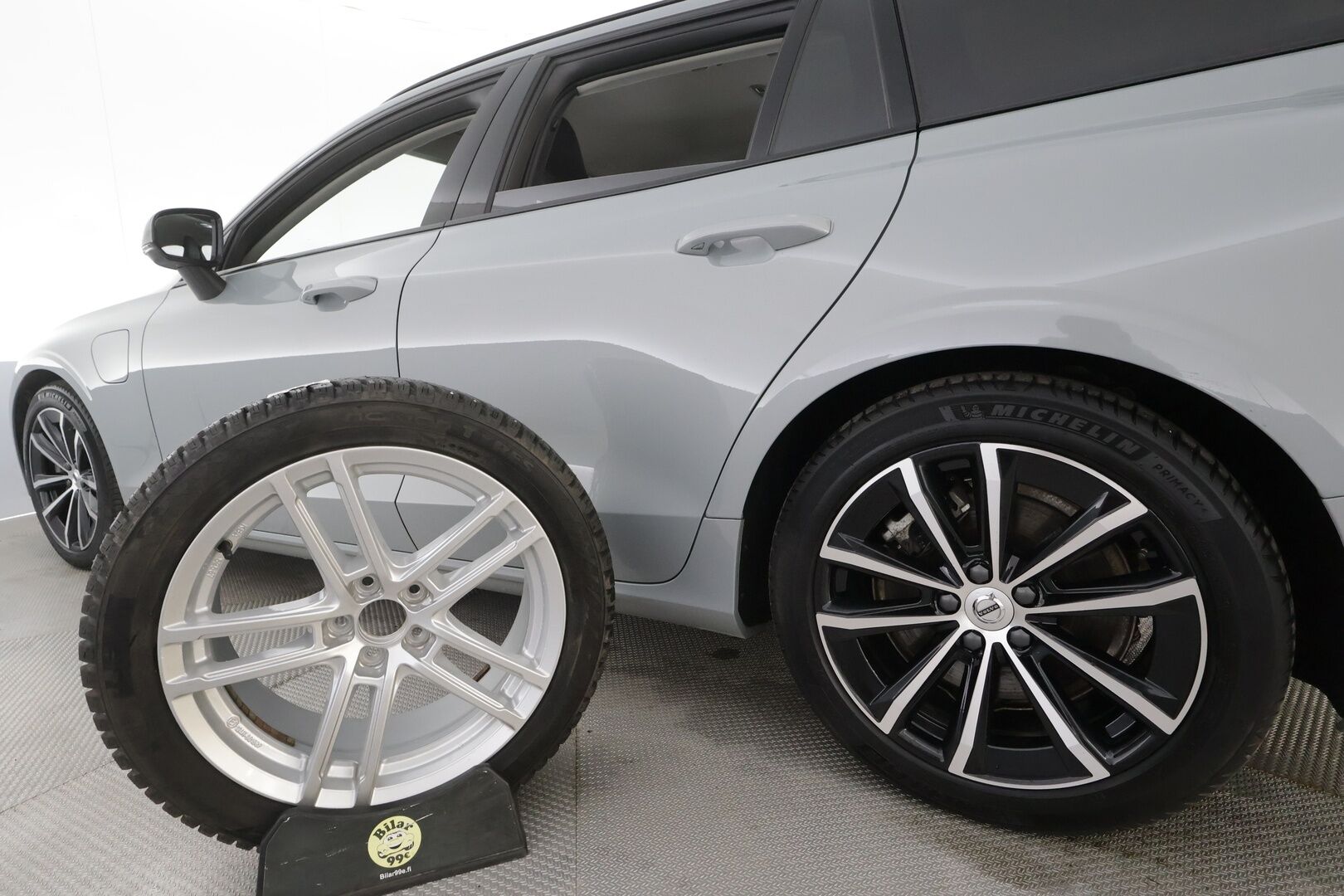 Volvo V60 2024 T8 AWD Long Range High Performance Plus Dark aut - | Pilot assist | Koukku | Full LED | P.Kamera | Muistipenkit | High Performance audio | Keyless | Sporttinahat | Apple&Android | 1.Om Suomi-auto | Kahdet Renkaat | Merkkihuollettu |