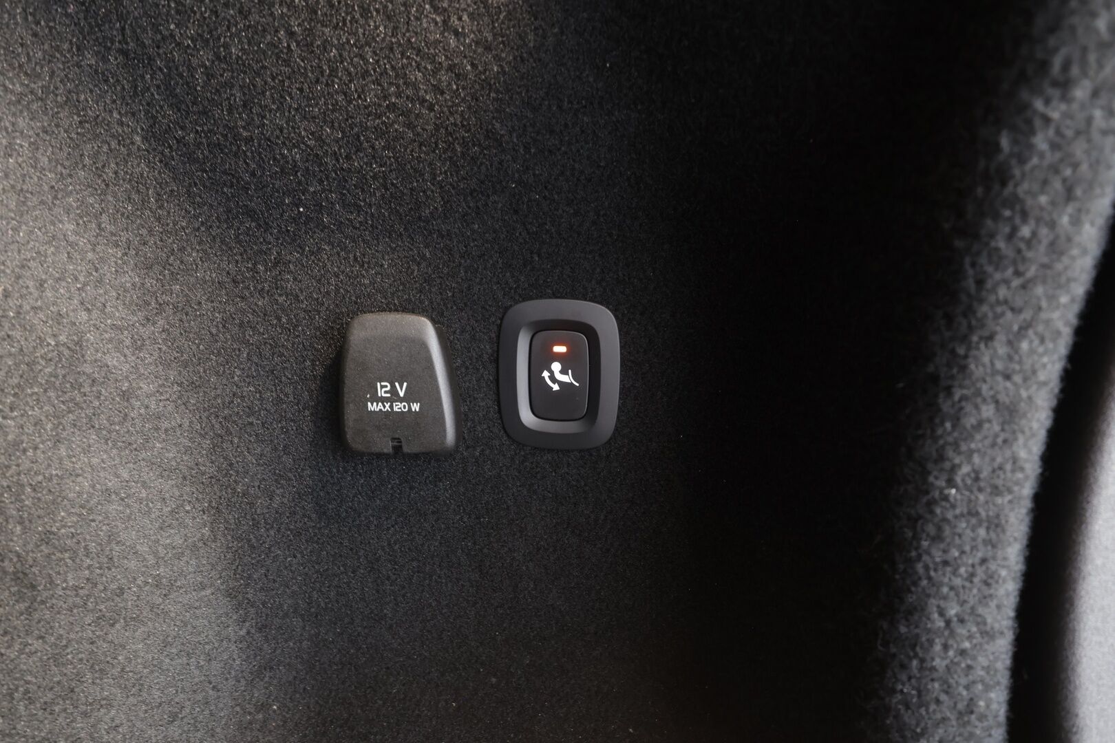 Volvo V60 2024 T8 AWD Long Range High Performance Plus Dark aut - | Pilot assist | Koukku | Full LED | P.Kamera | Muistipenkit | High Performance audio | Keyless | Sporttinahat | Apple&Android | 1.Om Suomi-auto | Kahdet Renkaat | Merkkihuollettu |