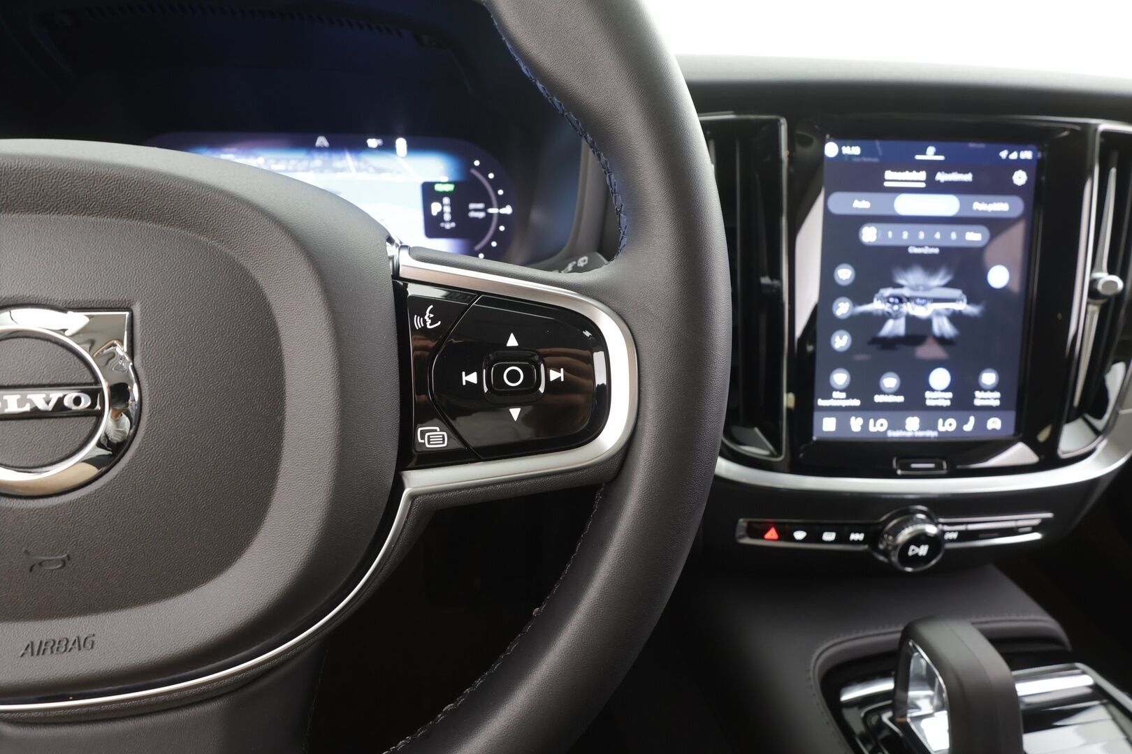 Volvo V60 2024 T8 AWD Long Range High Performance Plus Dark aut - | Pilot assist | Koukku | Full LED | P.Kamera | Muistipenkit | High Performance audio | Keyless | Sporttinahat | Apple&Android | 1.Om Suomi-auto | Kahdet Renkaat | Merkkihuollettu |