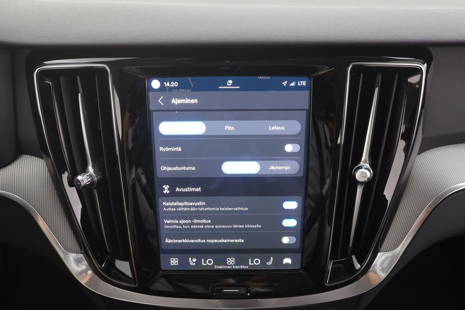 Volvo V60 2024 T8 AWD Long Range High Performance Plus Dark aut - | Pilot assist | Koukku | Full LED | P.Kamera | Muistipenkit | High Performance audio | Keyless | Sporttinahat | Apple&Android | 1.Om Suomi-auto | Kahdet Renkaat | Merkkihuollettu |