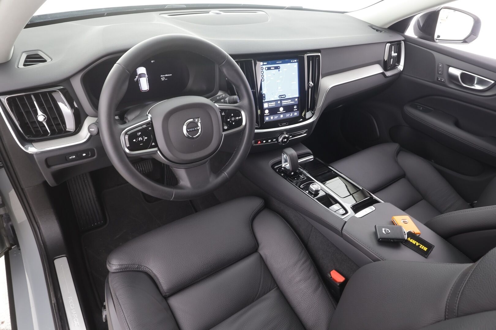 Volvo V60 2024 T8 AWD Long Range High Performance Plus Dark aut - | Pilot assist | Koukku | Full LED | P.Kamera | Muistipenkit | High Performance audio | Keyless | Sporttinahat | Apple&Android | 1.Om Suomi-auto | Kahdet Renkaat | Merkkihuollettu |