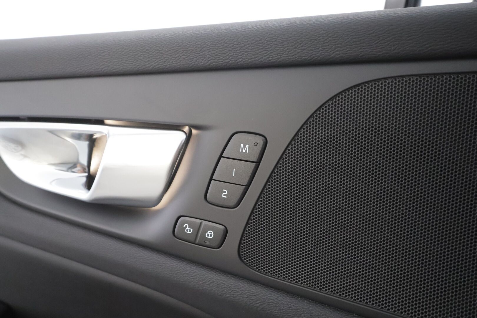 Volvo V60 2024 T8 AWD Long Range High Performance Plus Dark aut - | Pilot assist | Koukku | Full LED | P.Kamera | Muistipenkit | High Performance audio | Keyless | Sporttinahat | Apple&Android | 1.Om Suomi-auto | Kahdet Renkaat | Merkkihuollettu |
