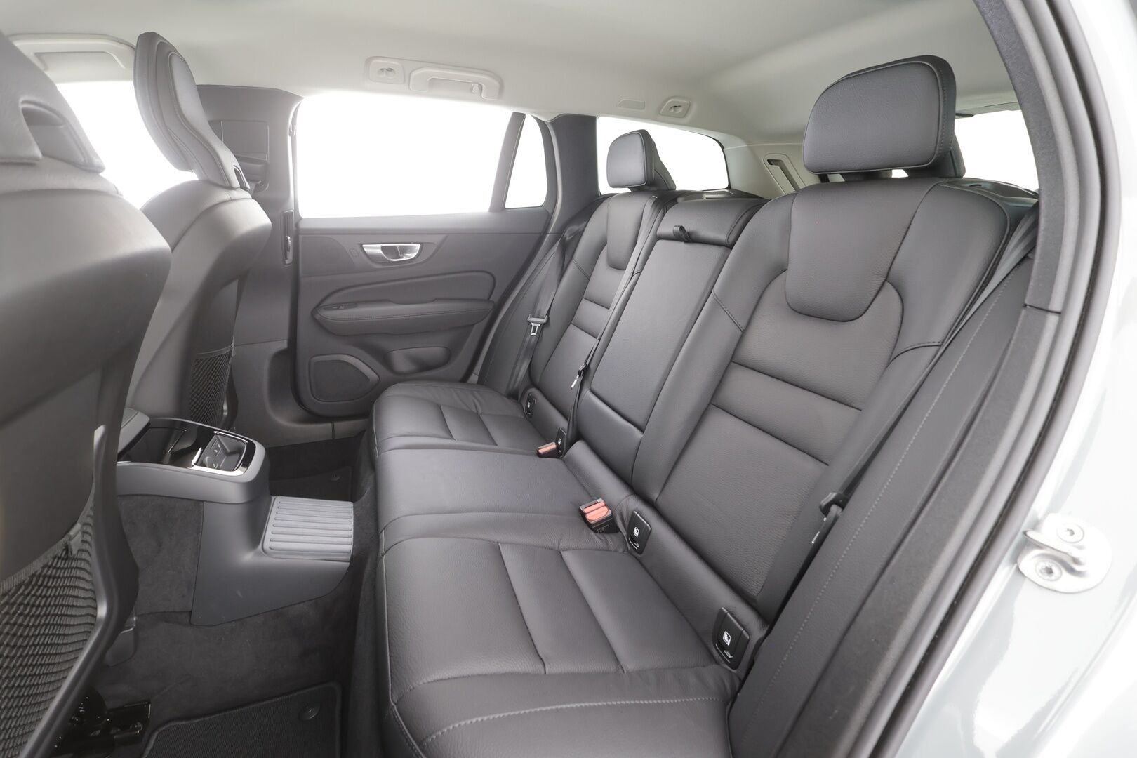 Volvo V60 2024 T8 AWD Long Range High Performance Plus Dark aut - | Pilot assist | Koukku | Full LED | P.Kamera | Muistipenkit | High Performance audio | Keyless | Sporttinahat | Apple&Android | 1.Om Suomi-auto | Kahdet Renkaat | Merkkihuollettu |
