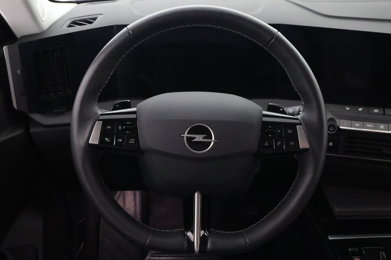 Opel Astra 2023 Executive Plug-in Hybrid 180 Sports Tourer Automaatti * Adapt.Vakkari / 360-Kamera / Vetokoukku / Matrix LED / Puolinahkasisusta - Suomiauto / Merkkihuollot / Juuri tullut Tampereelle! - HULLU BLACKWEEK KORKOTARJOUS 2,49%