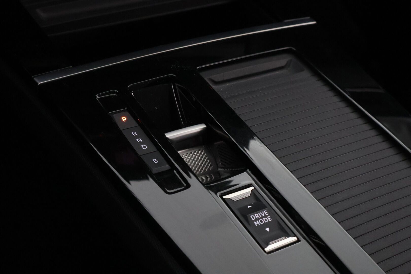 Opel Astra 2023 Executive Plug-in Hybrid 180 Sports Tourer Automaatti * Adapt.Vakkari / 360-Kamera / Vetokoukku / Matrix LED / Puolinahkasisusta - Suomiauto / Merkkihuollot / Juuri tullut Tampereelle! - HULLU BLACKWEEK KORKOTARJOUS 2,49%