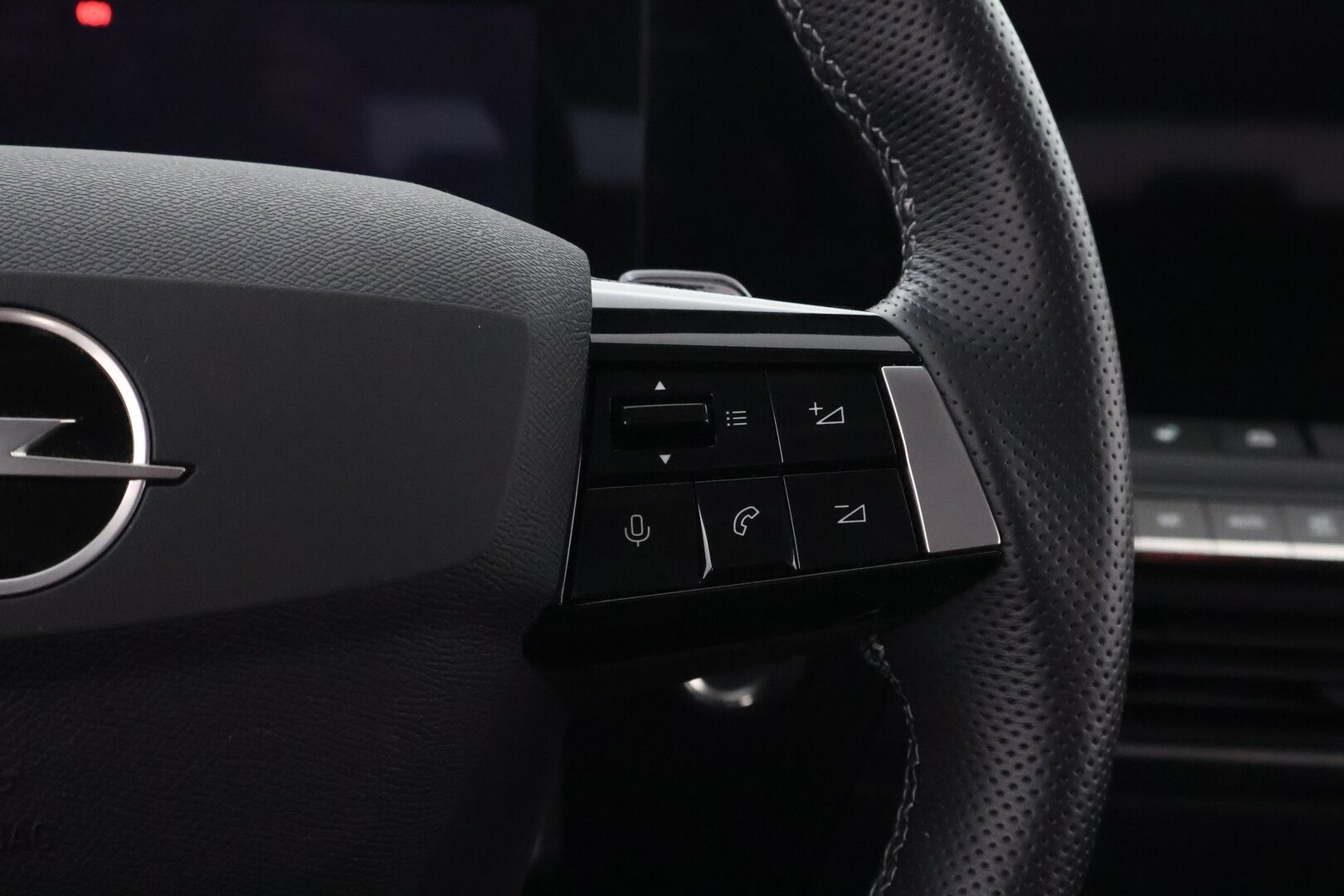 Opel Astra 2023 Executive Plug-in Hybrid 180 Sports Tourer Automaatti * Adapt.Vakkari / 360-Kamera / Vetokoukku / Matrix LED / Puolinahkasisusta - Suomiauto / Merkkihuollot / Juuri tullut Tampereelle! - HULLU BLACKWEEK KORKOTARJOUS 2,49%