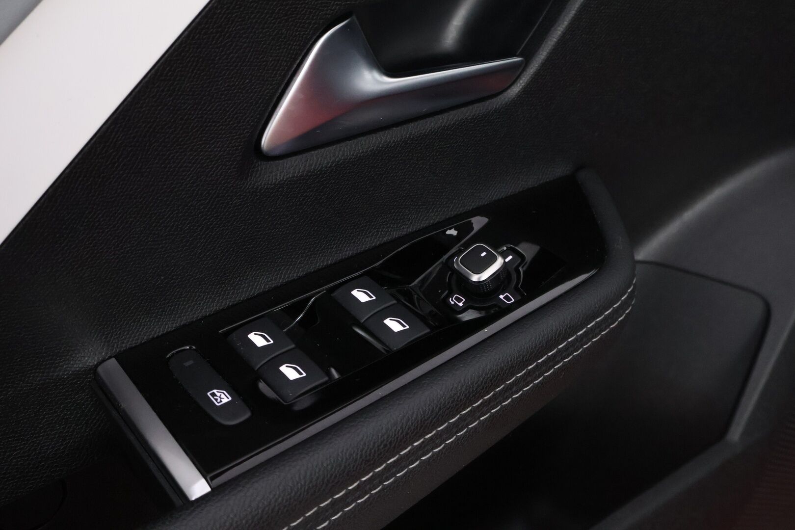 Opel Astra 2023 Executive Plug-in Hybrid 180 Sports Tourer Automaatti * Adapt.Vakkari / 360-Kamera / Vetokoukku / Matrix LED / Puolinahkasisusta - Suomiauto / Merkkihuollot / Juuri tullut Tampereelle!