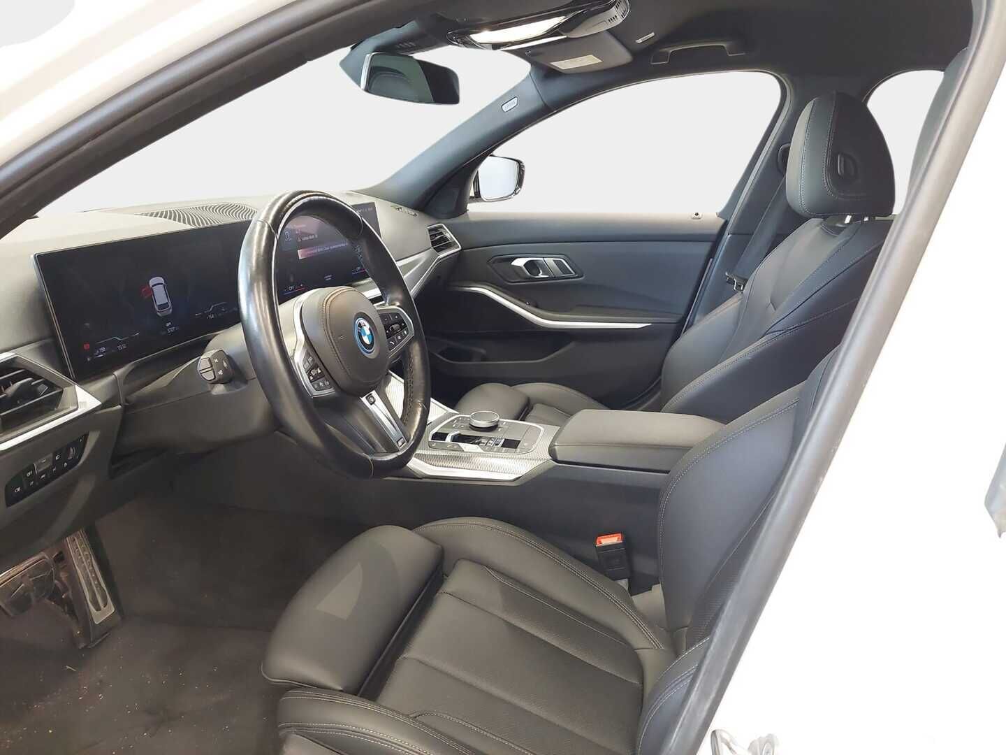 BMW 330 2023 G21 Touring 330e xDrive A Charged Edition M Sport *ACC / Sporttipenkit / Nahkasisusta / LED-ajovalot / Hifit / Widescreen* - 3,99 % KORKOTARJOUS TÄHÄN AUTOON 21.9. ASTI! - *Merkkihuollettu / 2x renkaat & vanteet / Koukku / Prof. Navi / 2x latauskaapelit*