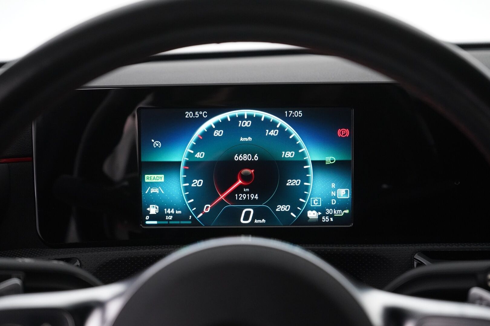MERCEDES-BENZ A 2021 250 e A Business AMG EQ Power - AMG-paketit | Vetokoukku | Nahka-alcantara sisusta | Peruutuskamera | Vakionopeudensäädin | Sähkölämmitin | Lohkolämmitin | Kahdet renkaat vanteineen | Juuri huollettu | Akku kuntotarkastettu