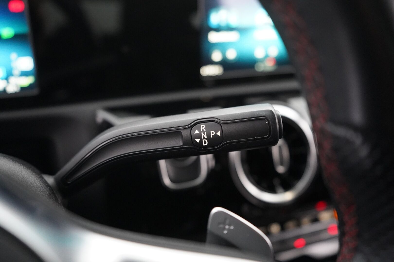 MERCEDES-BENZ A 2021 250 e A Business AMG EQ Power - AMG-paketit | Vetokoukku | Nahka-alcantara sisusta | Peruutuskamera | Vakionopeudensäädin | Sähkölämmitin | Lohkolämmitin | Kahdet renkaat vanteineen | Juuri huollettu | SoH 93,3%