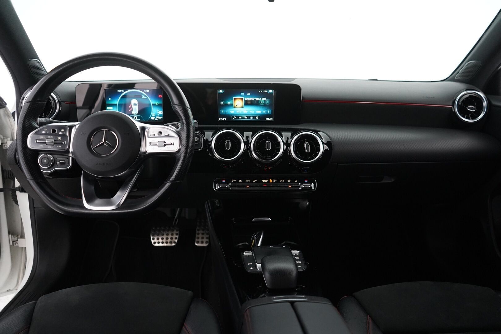 MERCEDES-BENZ A 2021 250 e A Business AMG EQ Power - AMG-paketit | Vetokoukku | Nahka-alcantara sisusta | Peruutuskamera | Vakionopeudensäädin | Sähkölämmitin | Lohkolämmitin | Kahdet renkaat vanteineen | Juuri huollettu | Akku kuntotarkastettu