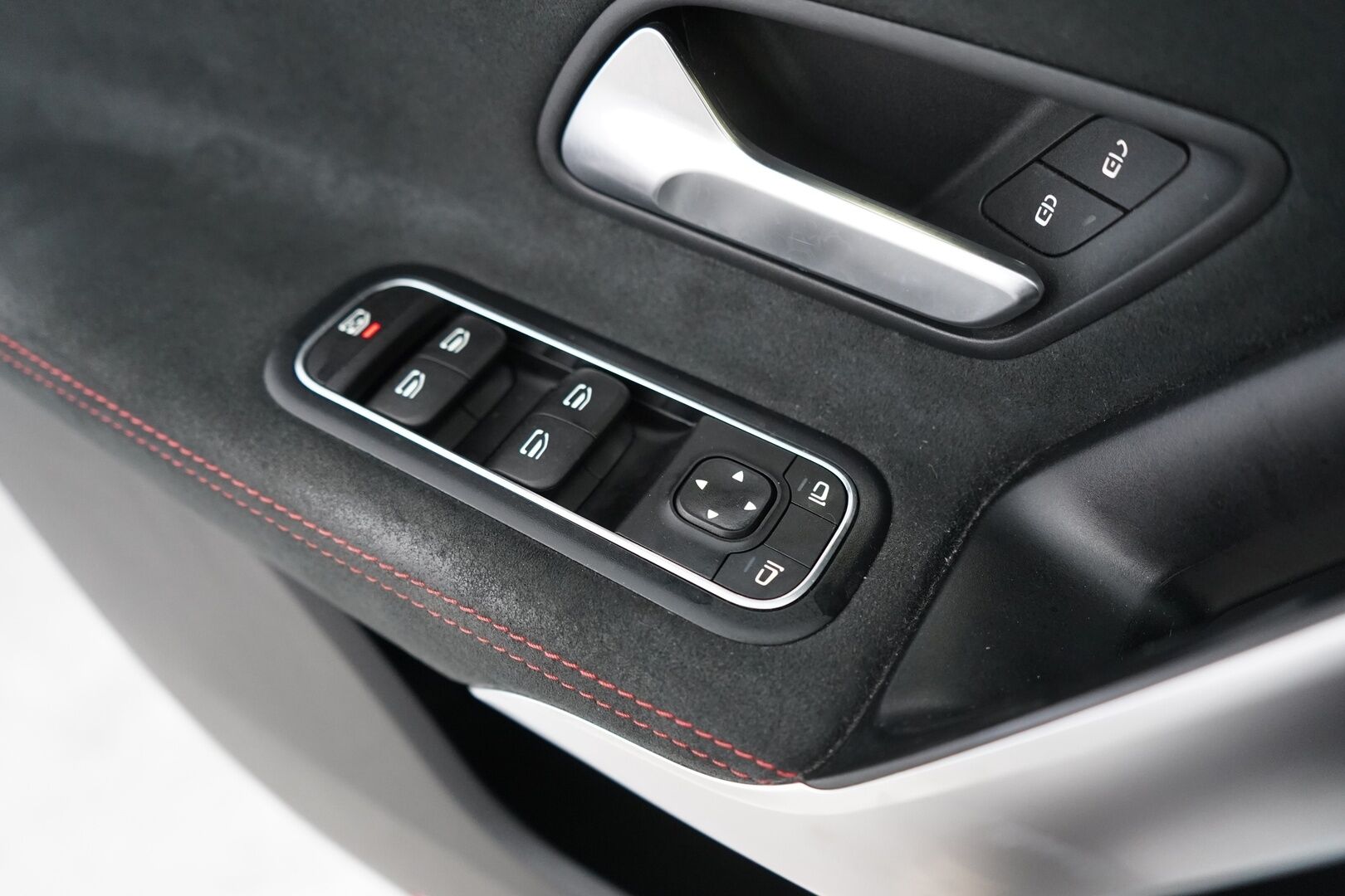 MERCEDES-BENZ A 2021 250 e A Business AMG EQ Power - AMG-paketit | Vetokoukku | Nahka-alcantara sisusta | Peruutuskamera | Vakionopeudensäädin | Sähkölämmitin | Lohkolämmitin | Kahdet renkaat vanteineen | Juuri huollettu | SoH 93,3%