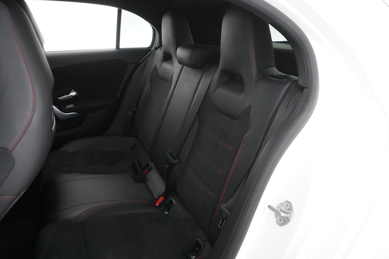 MERCEDES-BENZ A 2021 250 e A Business AMG EQ Power - AMG-paketit | Vetokoukku | Nahka-alcantara sisusta | Peruutuskamera | Vakionopeudensäädin | Sähkölämmitin | Lohkolämmitin | Kahdet renkaat vanteineen | Juuri huollettu | Akku kuntotarkastettu