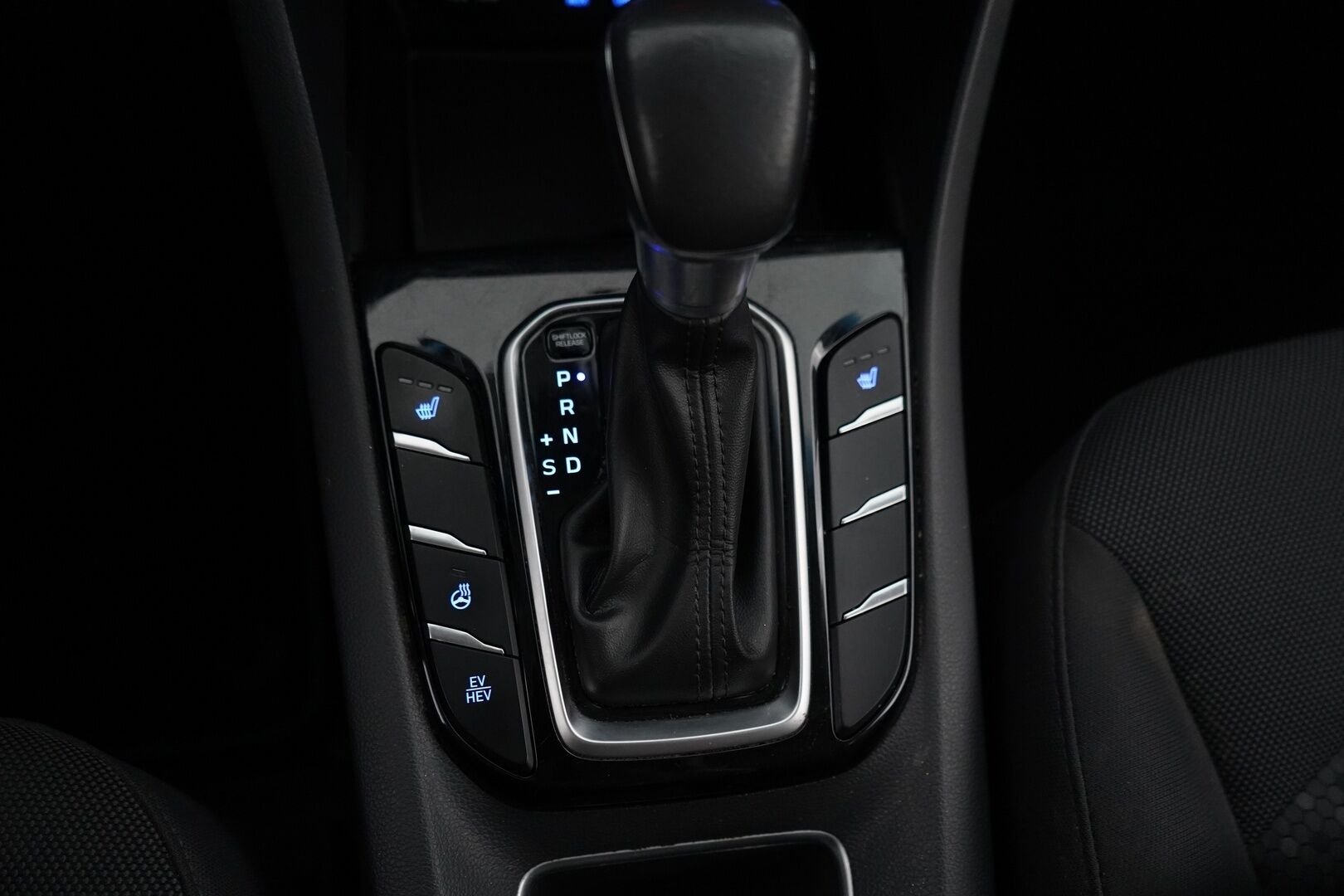HYUNDAI IONIQ PLUG-IN 2018 DCT Comfort - Adapt.Vakkari / Navigointijärjestelmä / Infinity / P-kamera
