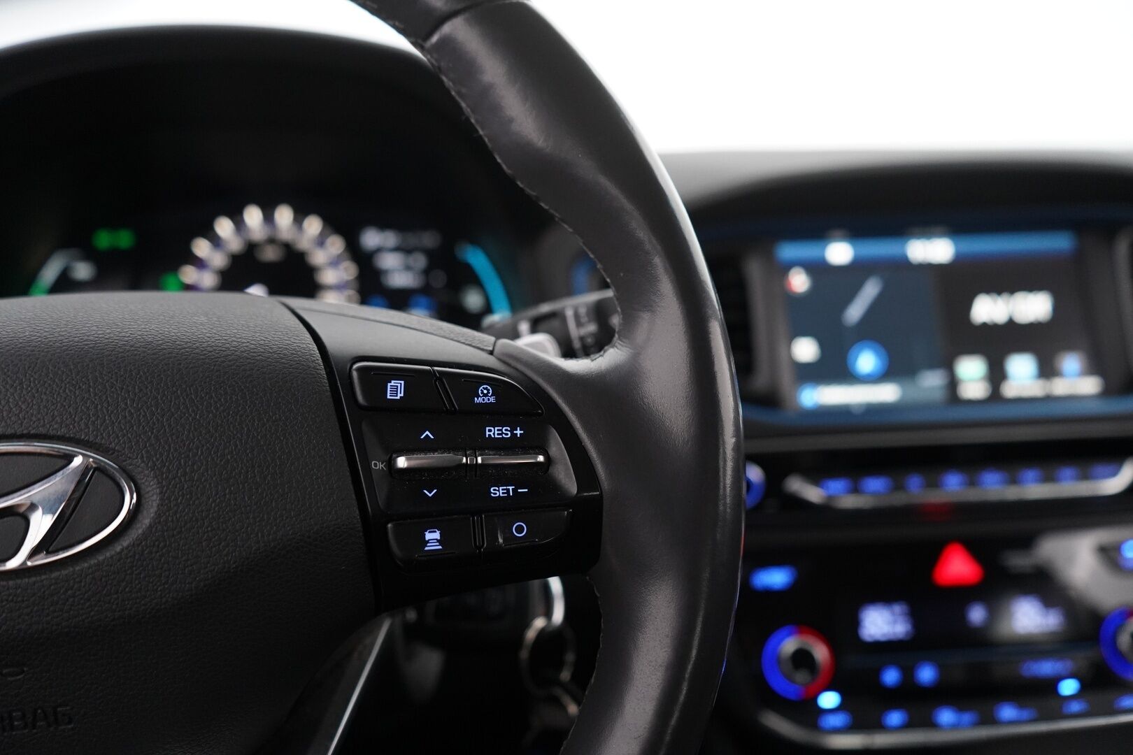 HYUNDAI IONIQ PLUG-IN 2018 DCT Comfort - Adapt.Vakkari / Navigointijärjestelmä / Infinity / P-kamera
