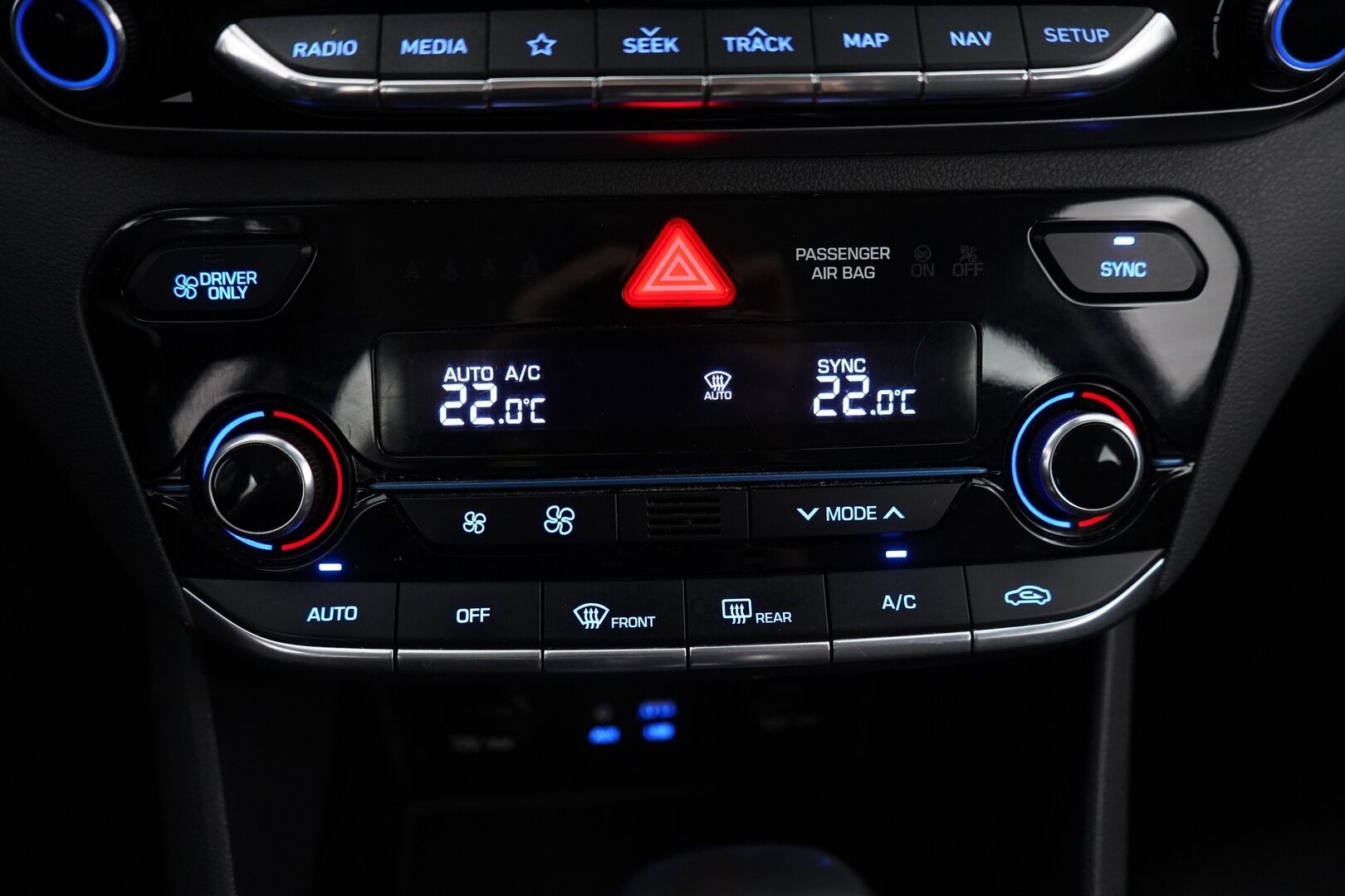 HYUNDAI IONIQ PLUG-IN 2018 DCT Comfort - Adapt.Vakkari / Navigointijärjestelmä / Infinity / P-kamera