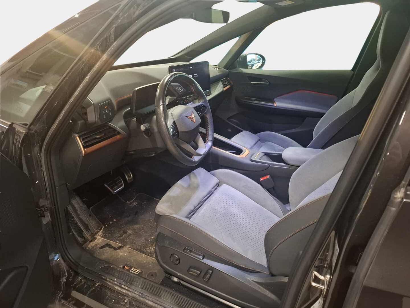 CUPRA Born 2022 150 kW 58 kWh * ACC / Kamera / Hierova penkki / LED / HUD * - Kahdet renkaat alumiinivanteilla - HULLUT VÄLIPÄIVÄT KORKOTARJOUS 2,49%