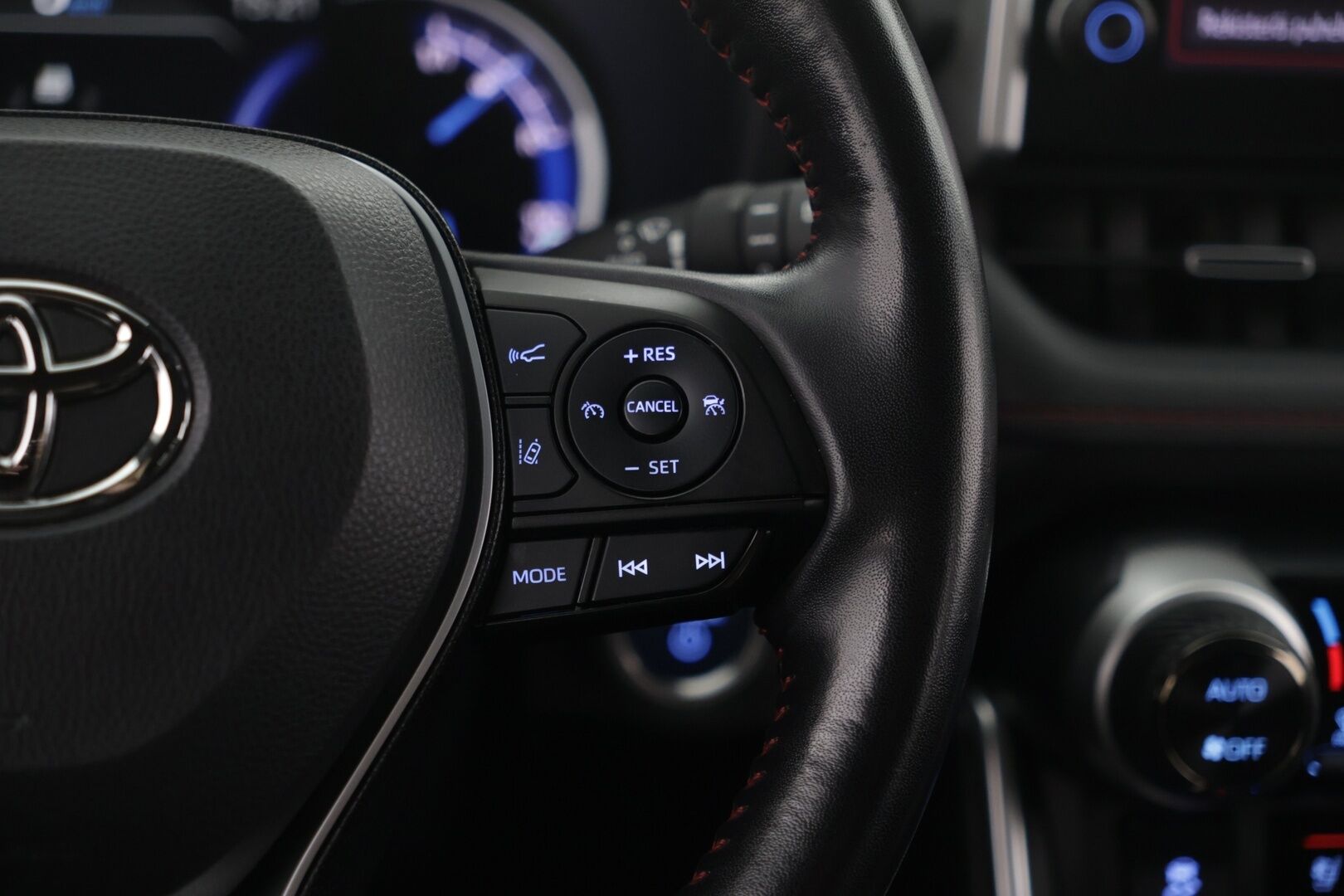Toyota RAV4 2021 Hybrid 2,5 AWD-i Style Premium - *Ilmastoidut nahat / Muistipenkki / JBL / HUD / 360 kamera / ACC / Lane assist / Koukku*