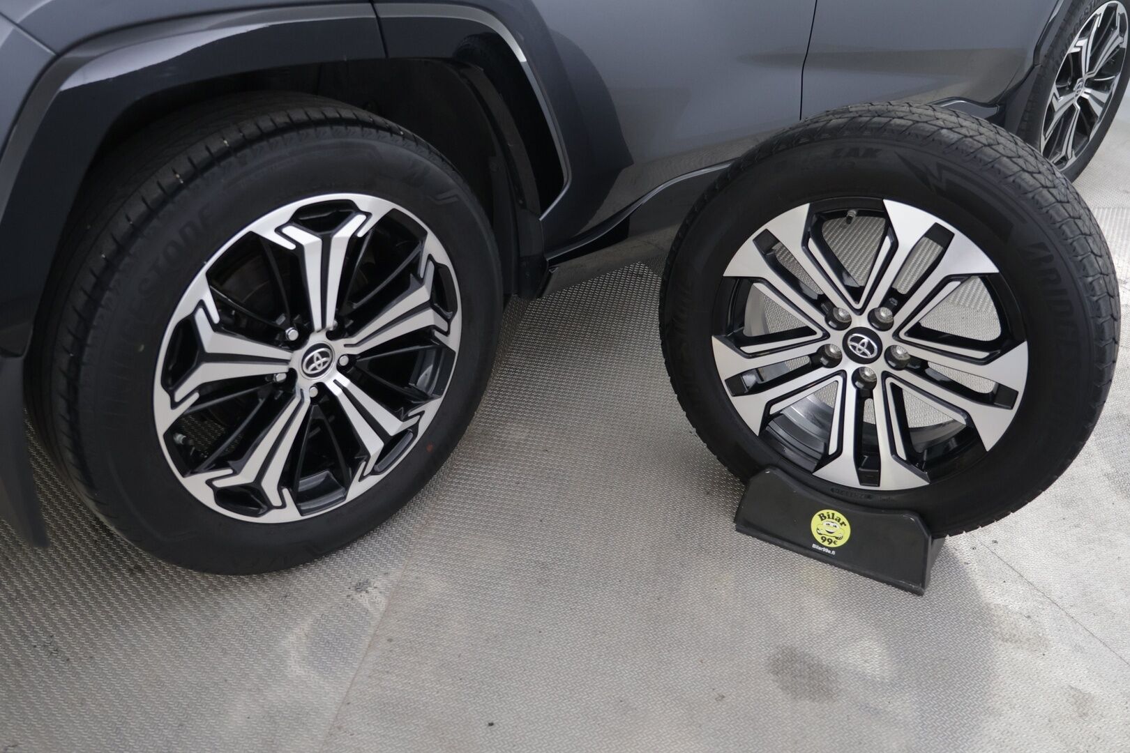 Toyota RAV4 2021 Hybrid 2,5 AWD-i Style Premium - *Ilmastoidut nahat / Muistipenkki / JBL / HUD / 360 kamera / ACC / Lane assist / Koukku*