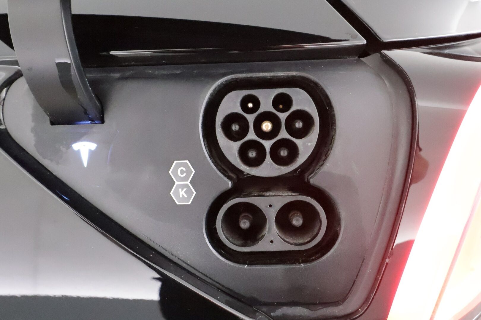 Tesla Model Y 2022 Performance **Lasikatto / Lämpöpumppu / Adapt.Vakkari / Matrix-LED / P.Kamera / Muistipenkki / Premium Audio / Navi** - 3,99 % KORKOTARJOUS TÄHÄN AUTOON 31.8. ASTI! - Kahdet renkaat / Ryzen