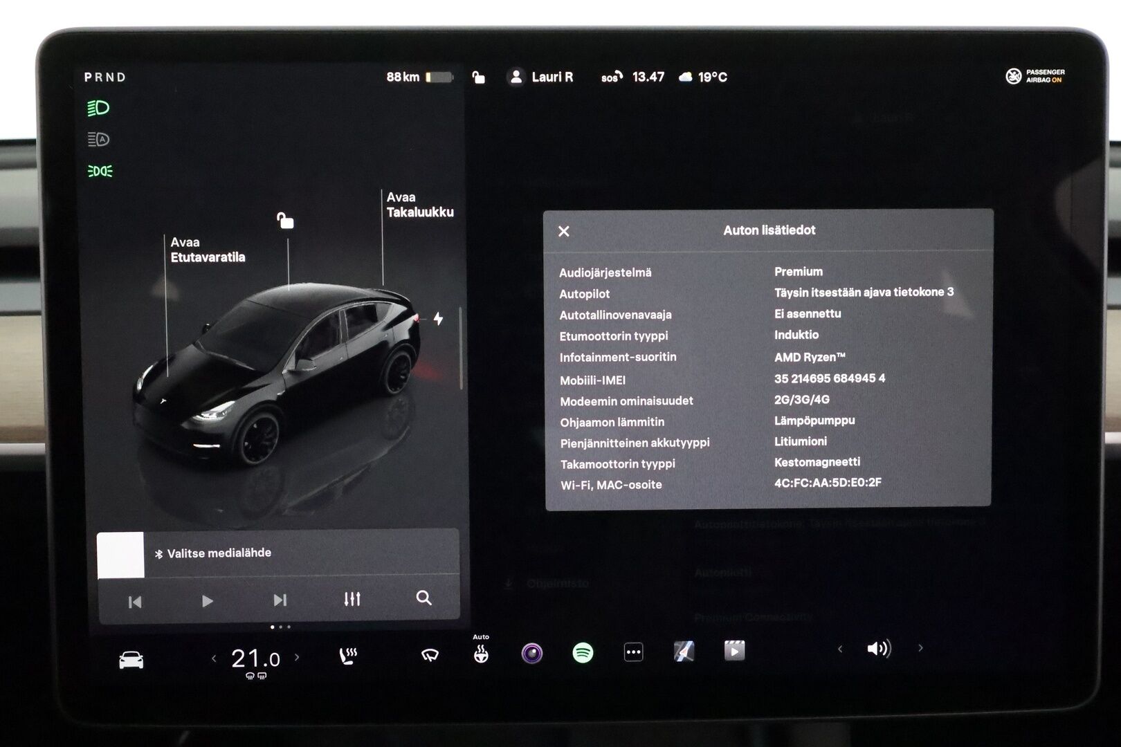 Tesla Model Y 2022 Performance **Lasikatto / Lämpöpumppu / Adapt.Vakkari / Matrix-LED / P.Kamera / Muistipenkki / Premium Audio / Navi** - 3,99 % KORKOTARJOUS TÄHÄN AUTOON 31.8. ASTI! - Kahdet renkaat / Ryzen