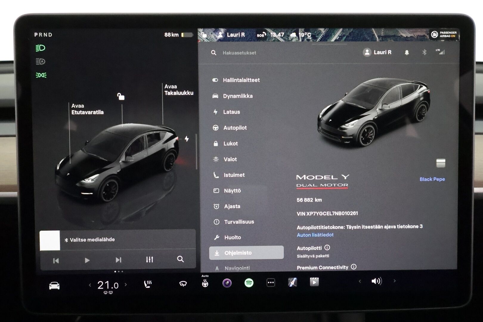 Tesla Model Y 2022 Performance **Lasikatto / Lämpöpumppu / Adapt.Vakkari / Matrix-LED / P.Kamera / Muistipenkki / Premium Audio / Navi** - 3,99 % KORKOTARJOUS TÄHÄN AUTOON 31.8. ASTI! - Kahdet renkaat / Ryzen