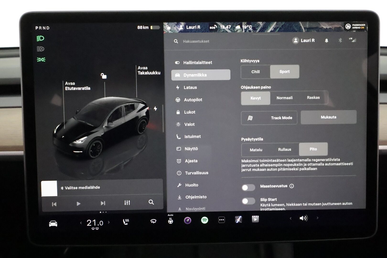 Tesla Model Y 2022 Performance **Lasikatto / Lämpöpumppu / Adapt.Vakkari / Matrix-LED / P.Kamera / Muistipenkki / Premium Audio / Navi** - 3,99 % KORKOTARJOUS TÄHÄN AUTOON 31.8. ASTI! - Kahdet renkaat / Ryzen