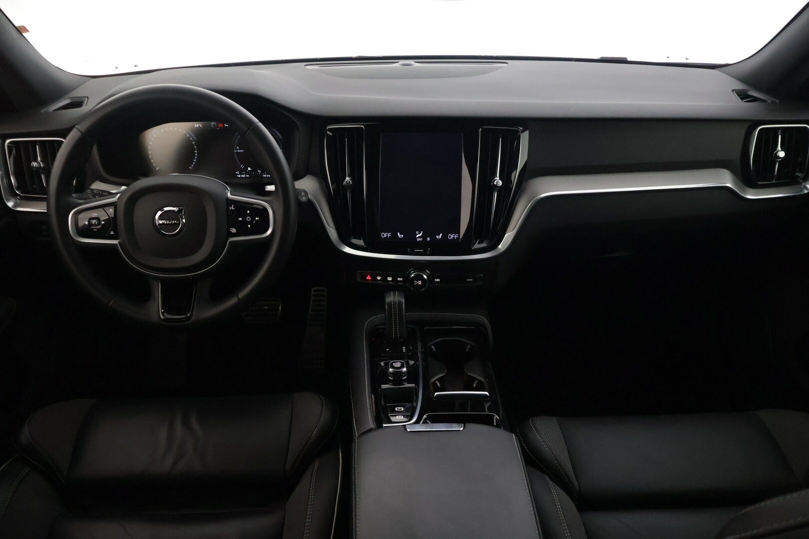 Volvo V60 2022 T6 AWD Long Range Plus Dark aut - KATSO VARUSTEET | ACC | R-Design sisä- ja ulkopaketti | Koukku | P.kamera | Ratinlämmitin | Sähk. Luukku | 