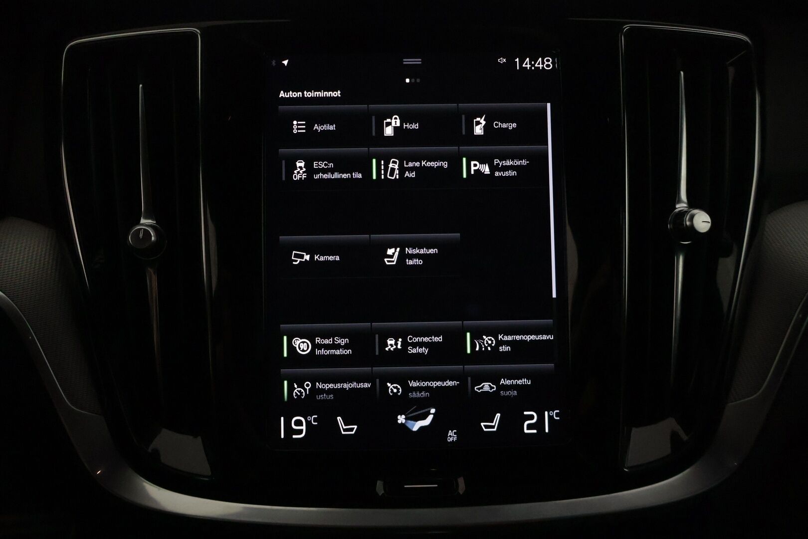 Volvo V60 2022 T6 AWD Long Range Plus Dark aut - KATSO VARUSTEET | ACC | R-Design sisä- ja ulkopaketti | Koukku | P.kamera | Ratinlämmitin | Sähk. Luukku | 