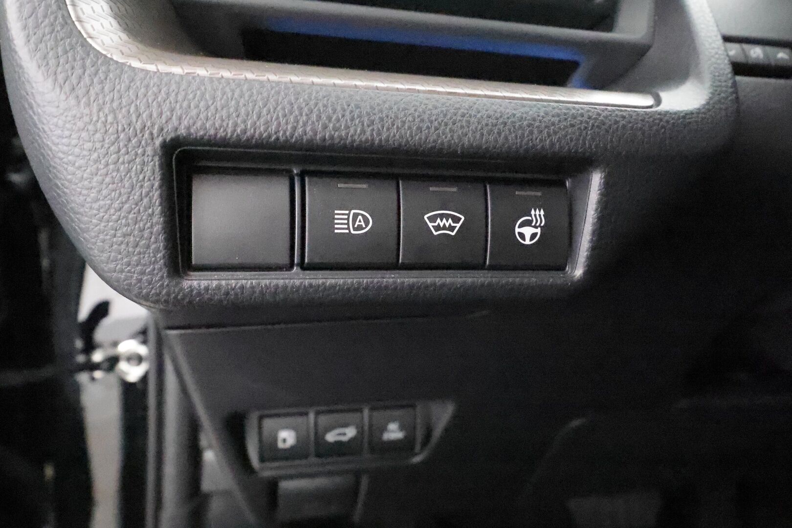Toyota Prius Plug-in 2024 Hybrid Style - | ACC | P.Kamera | Sähköpenkki | Kaistavahti | Koti ja Kauppa laturit | Apple & Android | LED | Navi | Lämmitettävä ohjauspyörä | Kahdet renkaat | 1.om Suomi-auto | Merkkihuollot | 