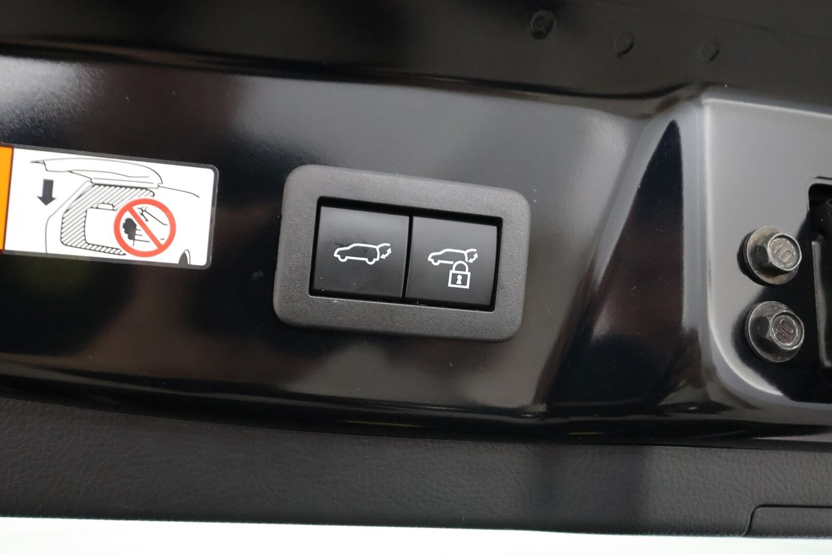 Toyota Prius Plug-in 2024 Hybrid Style - | ACC | P.Kamera | Sähköpenkki | Kaistavahti | Koti ja Kauppa laturit | Apple & Android | LED | Navi | Lämmitettävä ohjauspyörä | Kahdet renkaat | 1.om Suomi-auto | Merkkihuollot | 