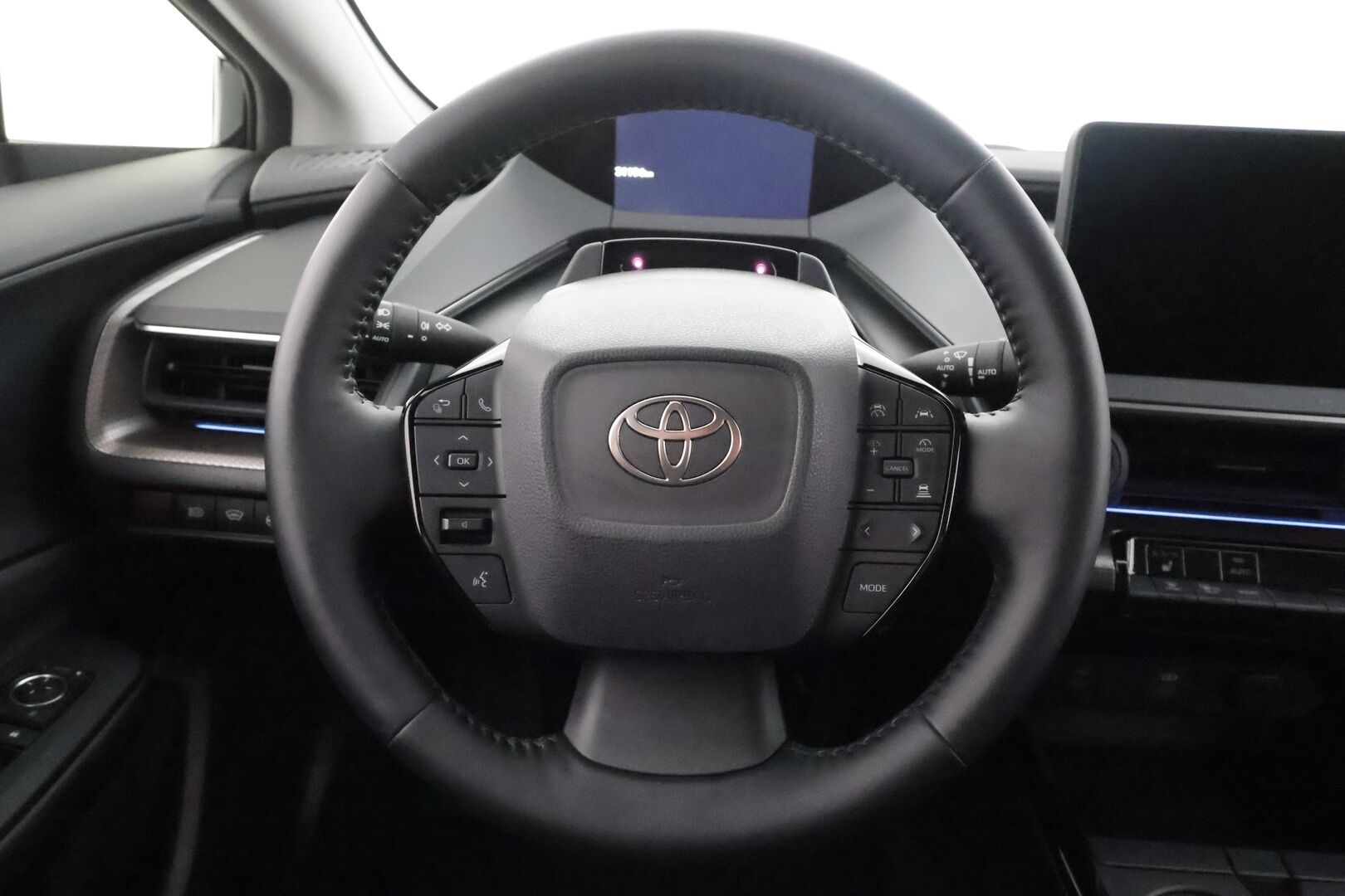 Toyota Prius Plug-in 2024 Hybrid Style - | ACC | P.Kamera | Sähköpenkki | Kaistavahti | Koti ja Kauppa laturit | Apple & Android | LED | Navi | Lämmitettävä ohjauspyörä | Kahdet renkaat | 1.om Suomi-auto | Merkkihuollot | 