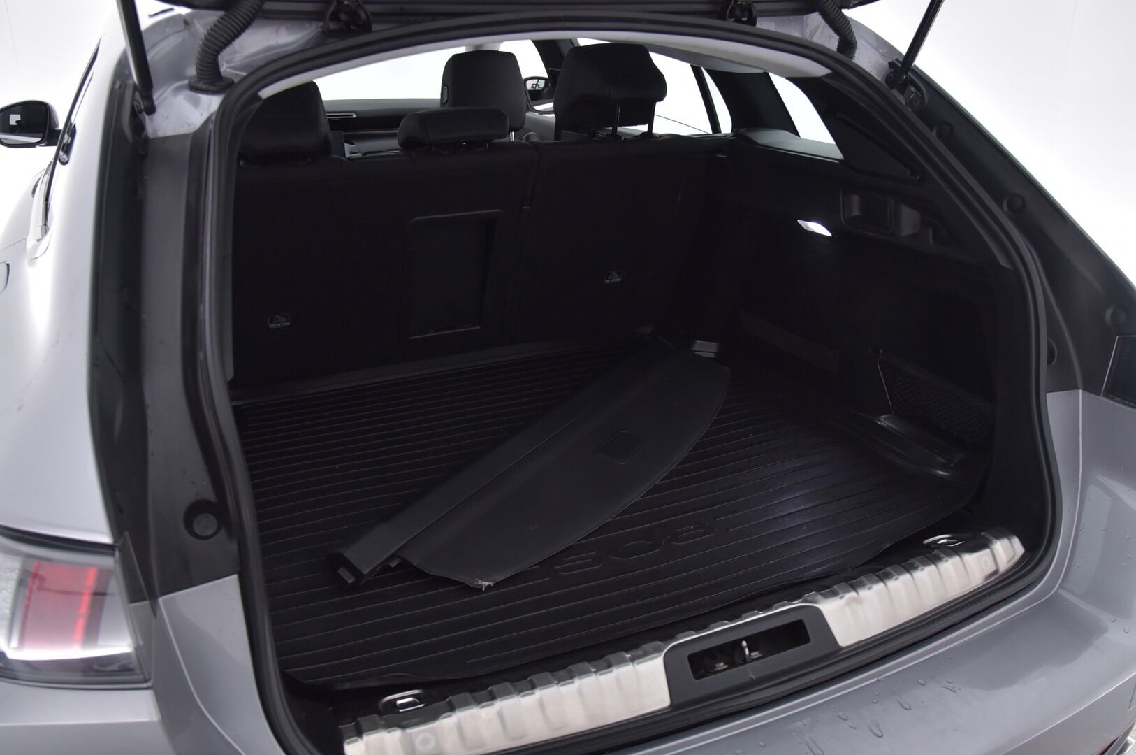 PEUGEOT 508 2020 SW Allure Hybrid 225 EAT8-aut *Adapt. vakkari / P.Kamera / Puolinahat / P.Kamera / Navi! *