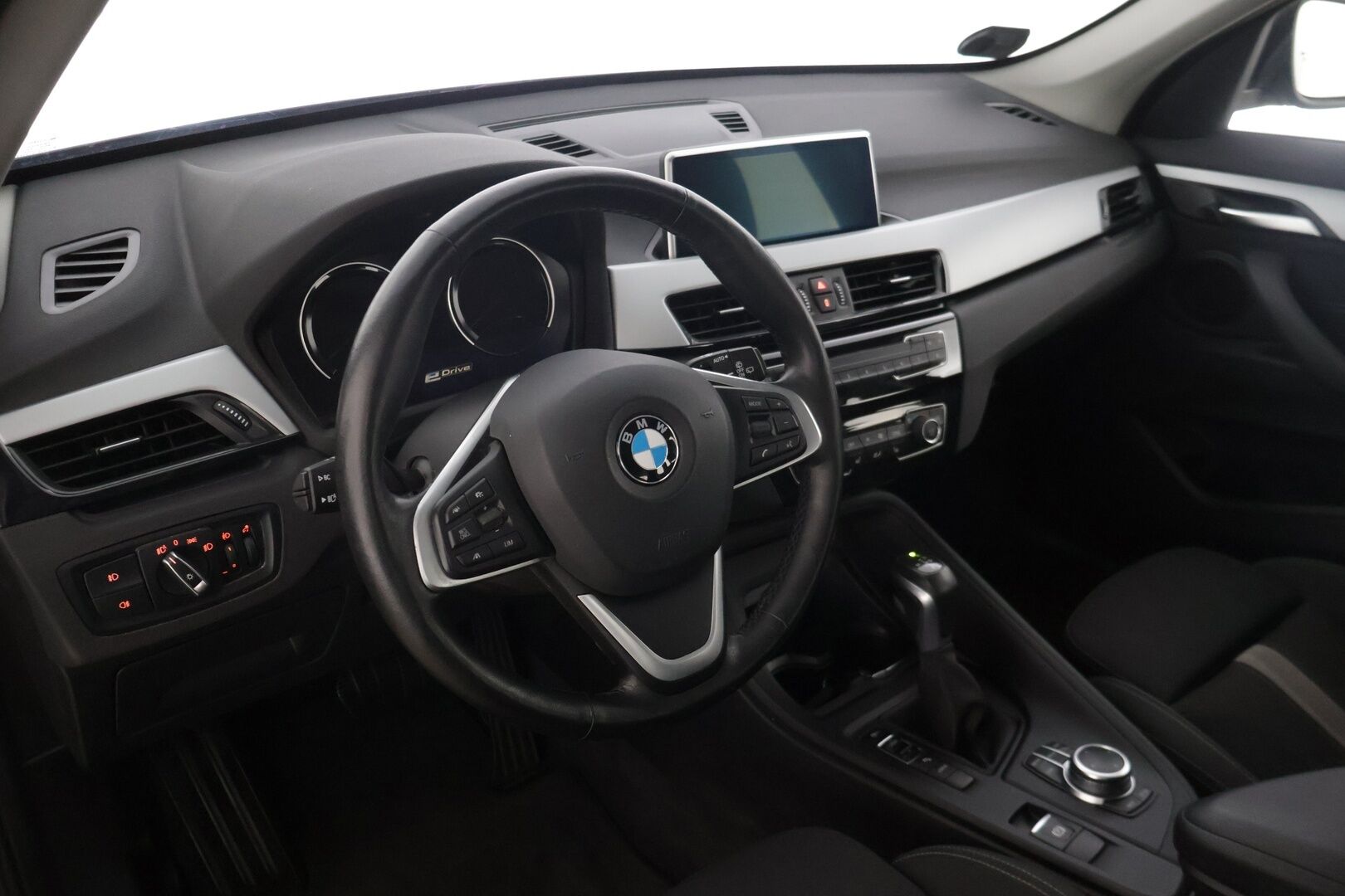 BMW X1 2021 xDrive25e Sport - | Adapt.vakkari | Prof.Navi | P-Kamera | Keyless | Sähköluukku Irroitettava vetokoukku |Juuri katsastettu | 2x renkaat | Isofix valmius | Avaimeton käynnistys |  