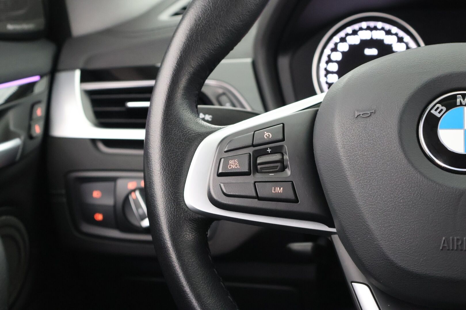 BMW X1 2020 F48 xDrive25e A Business Sport - Harman/Kardon | HUD | LED | Sporttipenkit | Vakkari 
