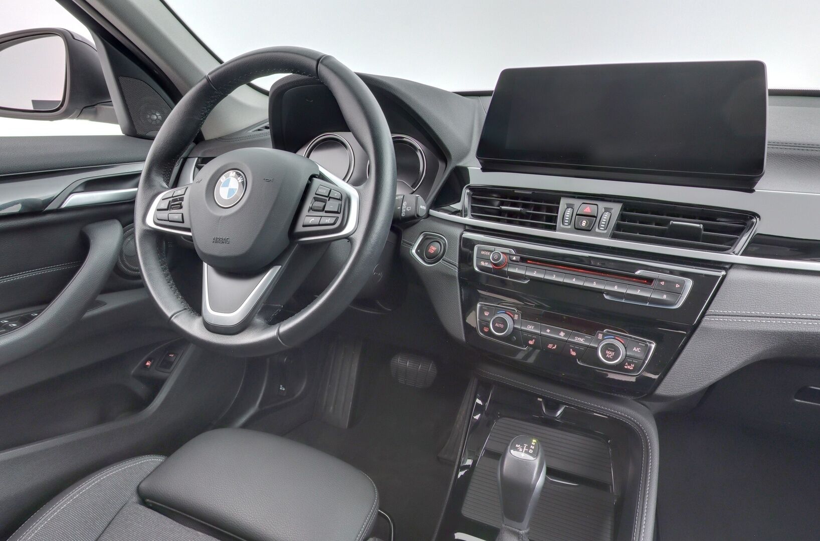 BMW X1 2020 F48 xDrive25e A Business Sport - Harman/Kardon | HUD | LED | Sporttipenkit | Vakkari | Tulossa myyntiin! 